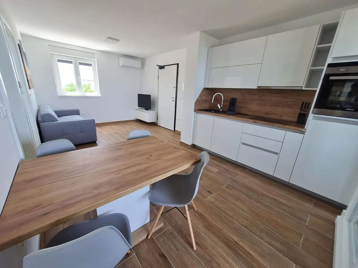 Apartmani Adria Nin 0*,  Croatia